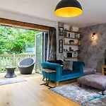 Luxury -Chelt Walking-2Bed-Long Stays-Parking